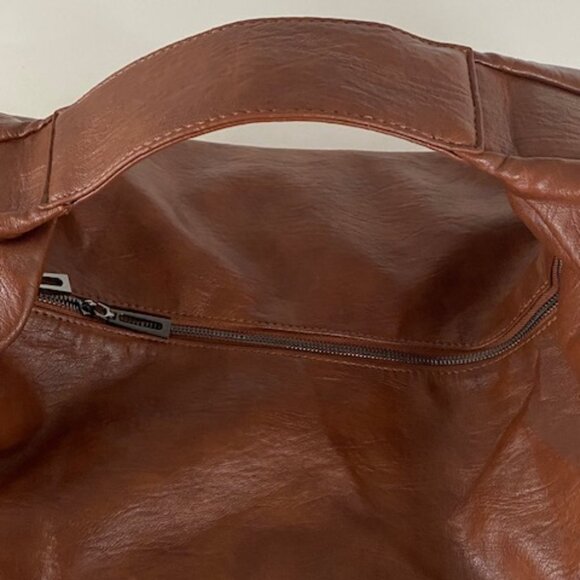 LARGE STYLE HOBO BAG. FAUX LEATHER. NWOT - Picture 2 of 9